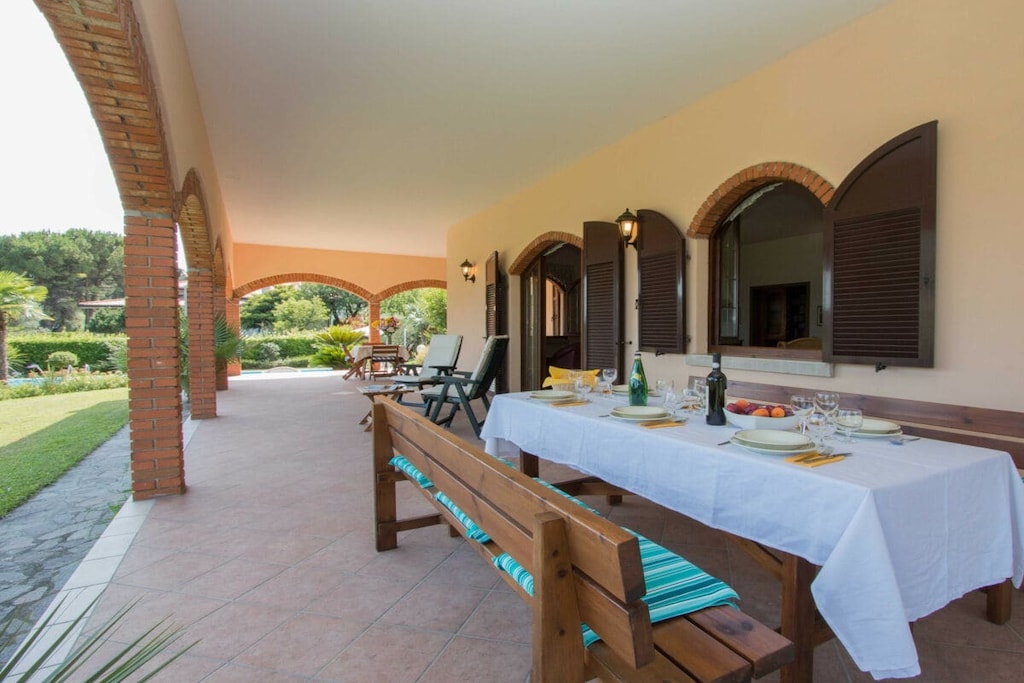 Ground floor: (Living room(single sofa bed, TV, dining table), Kitchen(stove, electric kettle, toaster, coffee machine, oven, dishwasher, fridge, freezer, air conditioning), bedroom(double bed), bedroom, bedroom, bathroom(shower, washbasin, bidet))\n\nterrace, garden