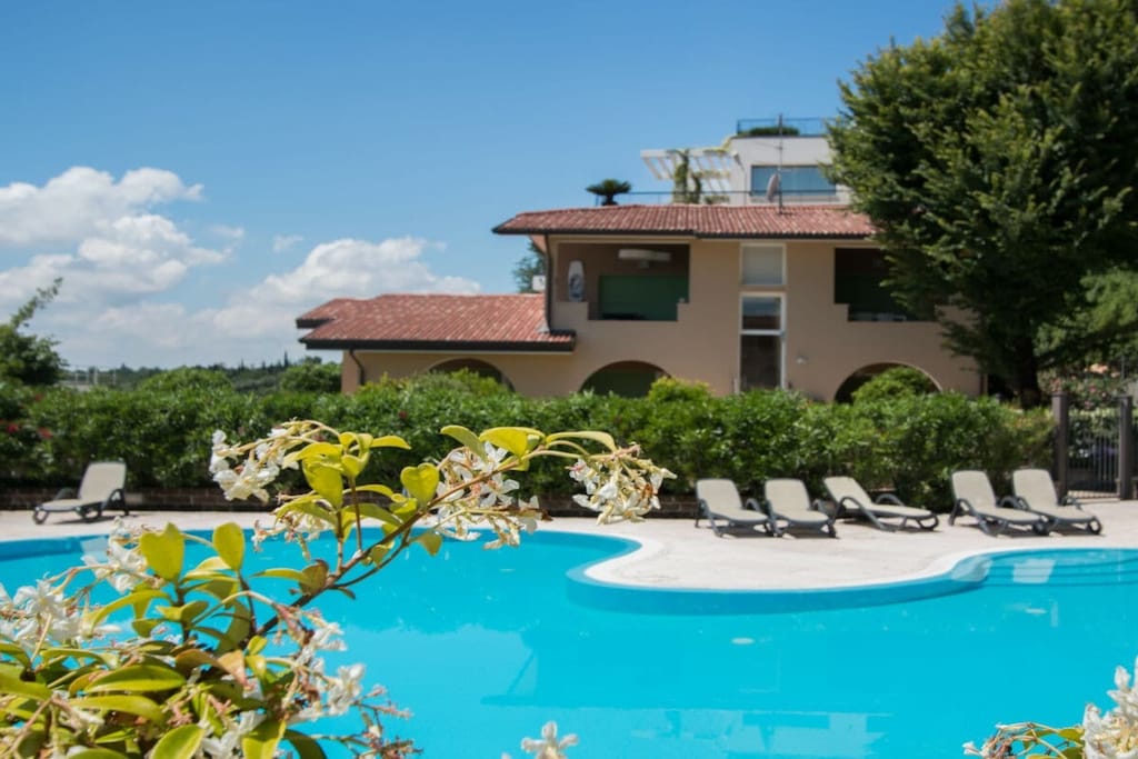 Ground floor: (Living room(TV), Kitchen(hob, electric kettle, toaster, oven, microwave, dishwasher, fridge, freezer), bedroom(double king size bed), bedroom(double king size bed), bathroom(shower, hairdryer))\n\nInternet access, washing machine, garden(garden furniture, swimming pool), iron