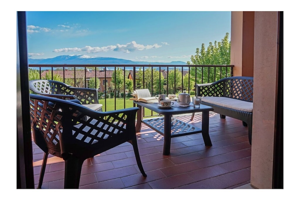 Ground floor: (Living room(single sofa bed, TV), Kitchen(electric kettle, toaster, coffee machine, oven, microwave, fridge, freezer), bedroom(single bed, single bed), bedroom(double bed), bathroom(shower, Towels incl.))\n\nInternet access, washing machine, terrace(garden furniture), garden(garden furniture, swimming pool), garden furniture, iron, parking (paying)