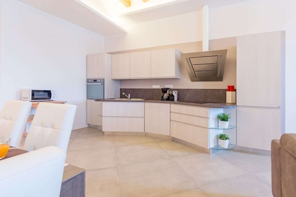 This fabulous apartment for 7 people has 3 bedrooms and offers a beautiful lake view!
The apartment is on the 1st floor. The living room is the perfect place to relax after a busy day, with a sofa bed, flat screen TV, dining table with chairs and a fully equipped kitchen with a hotplate, fridge, freezer, oven, microwave, citrus press, kettle, coffee machine, dishwasher and toaster; the living room overlooks the famous Zanardelli square and the lake.
A bathroom with shower, sink, bidet and toilet is available.
There is Wi-Fi connection in every room for additional comfort.
The sleeping area continues with the master bedroom with double bed and wardrobe.
The second bedroom has been furnished with bunk beds and wardrobe, while the third bedroom has a single bed for one person.
The second bathroom with shower, sink, toilet, bidet and washing machine completes the furnishings of this carefree retreat.
Guests can park their car in the public car silos, a few minutes away.
A baby cot and a high chair can be provided on request for a small additional charge.
Unfortunately, pets are not allowed.
Key collection/return at our office: Località Rovere 2, 25015, Desenzano del Garda, BS.
Codice CIR:017170-CNI-00118