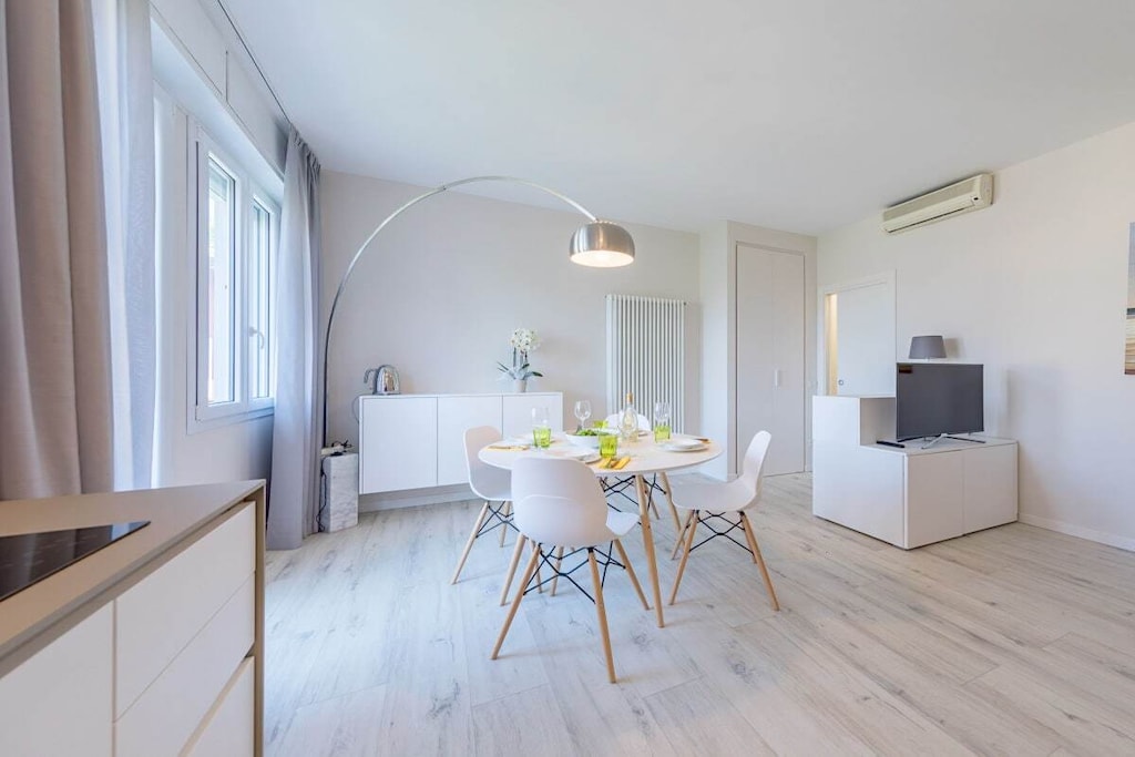 Ground floor: (Living room(single sofa bed, TV), Kitchen(hob, electric kettle, toaster, coffee machine, oven, microwave, dishwasher, fridge), bedroom(single sofa bed, double bed), bathroom(shower, washbasin, Towels incl.))\n\nHot Water, relaxation area(swimming pool), Internet access, Internet access, washing machine, balcony, iron, parking (paying)