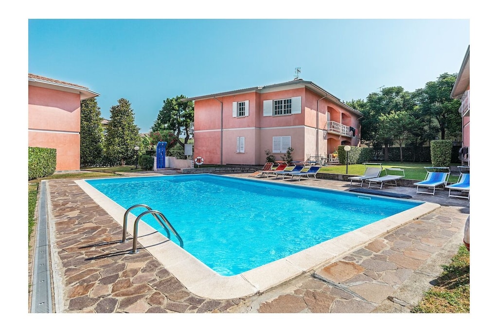 Ground floor: (Living room(double sofa bed, TV), Kitchen(electric kettle, toaster, oven, microwave, dishwasher, fridge, freezer, dishes and cutlery), bedroom(double king size bed), bedroom(single bed, single bed), bathroom(shower))\n\nInternet access, washing machine, garden(garden furniture, swimming pool), iron