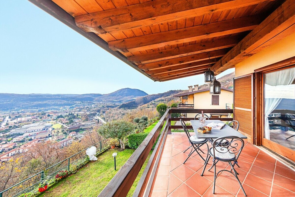 In Villanuova sul Clisi, convenient to all transport routes, in a beautiful residence with swimming pool overlooking the lake, two-bedroom apartment for a group or family holiday up to 6 people.

The apartment, equipped with free Wi-Fi internet connection, welcomes guests with a bright living room with double sofa bed, flat screen TV, dining table with chairs, fully equipped kitchen with fridge, freezer, oven, microwave, dishwasher, kettle, citrus juicer, coffee machine and toaster.

From the living room you have access to the private covered terrace with table and chairs for breakfast and lunch outdoors with a wonderful view of Lake Garda and its hills!

The apartment continues with the master bedroom, furnished with a comfortable double bed, a closet and access to the private terrace; the second bedroom is furnished with two single beds and a closet and has access to the private garden at the back.

The furnishings of this holiday apartment are completed by the bathroom with shower, sink, bidet and toilet.

At guests' disposal: washing machine, iron and ironing board.

Guests can park their car in the public parking spaces in front of the residence.

The residence's swimming pool is available from 1 June to 30 September.

For a small additional charge, it is possible to provide a cot and/or high chair.

Pets are not allowed.

Key collection/return at our office: LocalitÃ  Rovere 2, 25015, Desenzano del Garda, BS (45Â°27"29.6"N 10Â°30"56.9"E).

CODICE CIR: 017201-LNI-00001