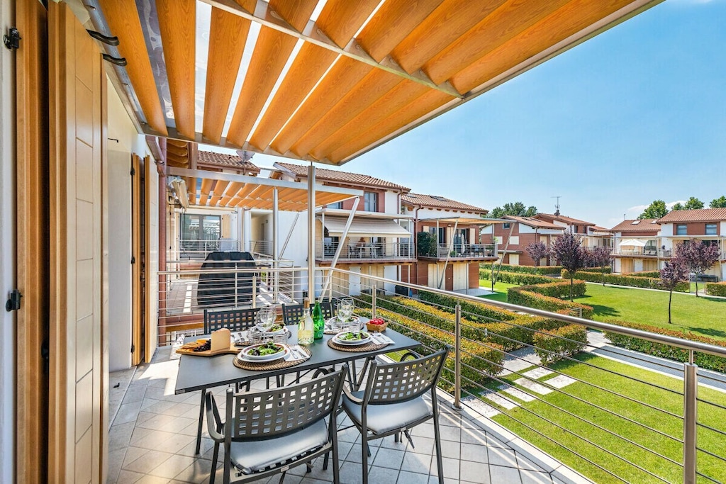 In a residence with swimming pool, a few steps from the town of Lazise, 2 bedroom apartment on the first floor for a family or group holiday up to 5 people!
The apartment, equipped with Wi-Fi internet connection, welcomes guests with the living room with dining table and chairs, sofa, flat screen TV, kitchen with induction hob, fridge, freezer, dishwasher, microwave, oven, kettle, citrus press, coffee machine and toaster. From the living room you go out onto the private covered terrace with dining table and chairs and a beautiful view of the pool and the lake. The apartment, equipped with air conditioning in all rooms, continues with the bedroom with comfortable double bed, TV, wardrobe and access to the private balcony at the back. On the floor there is a bathroom with shower, sink, bidet and toilet.
The apartment continues on the attic floor, which is equipped with two single beds, a sofa bed, a table with chairs and a second bathroom with shower, sink, bidet and toilet; from the attic you go out onto the beautiful sun terrace with a wonderful panoramic view of the lake. Guests have a washing machine, iron and ironing board at their disposal.
Guests can park their car in the private garage of the condominium.
The apartment enjoys the residence's beautiful swimming pool of 10x15 meters equipped with sunbeds and is open from 01 May to 30 September. Swimming cap is required.
For a small additional charge it is possible to provide a cot and a high chair.
Pets are not allowed.
The apartment is easily accessible from the nearby Verona Villafranca airport, which is only 15 minutes away by car.