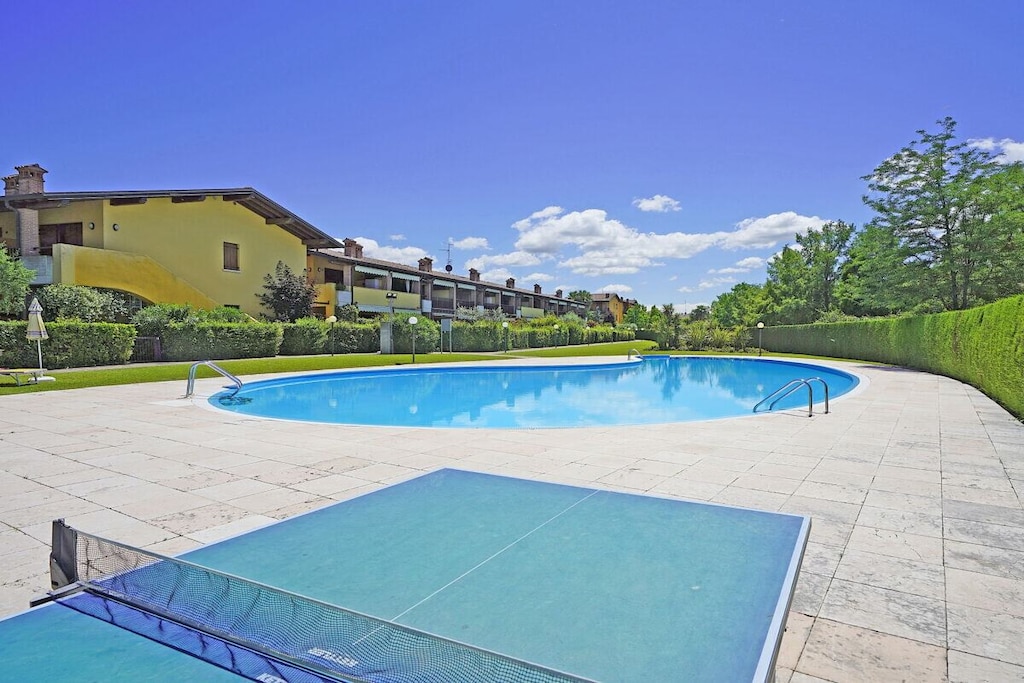 Located in the prestigious town of Sirmione, one bedroom apartment in residence with pool on the first floor, for a lakeside holiday up to 4 people!

The apartment, equipped with free Wi-Fi internet connection, welcomes guests with a large and bright living room with double sofa bed, flat screen TV, dining table with chairs, fully equipped kitchen with stove, fridge, freezer, oven, microwave, dishwasher, kettle, citrus juicer, coffee machine and toaster.

From the living room you can access the private terrace, equipped with a table and chairs, ideal for breakfast and lunch outdoors.

The apartment, equipped with air conditioning in all rooms, continues with the bedroom, equipped with a comfortable double bed and a wardrobe.

The furnishings of this apartment are completed by the bathroom with shower, sink, bidet, toilet and washing machine.

Guests of this holiday home can easily park their car in the common spaces of the residence.

The shared pool is available from June 1st to September 30th.

For a small additional charge, it is possible to provide a cot and a high chair.

Pets are not allowed.