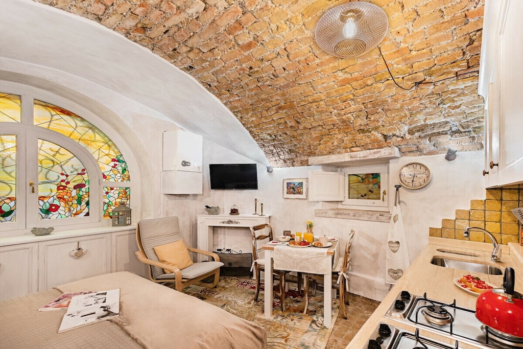 Located in Desenzano del Garda, in a central position, studio apartment for a holiday for couples or families up to a maximum of 2 people!

The apartment, equipped with free Wi-Fi internet connection, welcomes guests with a bright living room with comfortable double bed, dining table with chairs, flat screen TV, fully equipped kitchen with gas stove, fridge, freezer, oven, microwave, toaster, kettle, citrus press and coffee machine. This wonderful apartment is completed by the bathroom with shower, sink, bidet, toilet and washing machine.

For a small additional charge it is possible to provide a cot and/or a high chair.

Pets are allowed on request.

Guests can park their car in parking spaces near the center.

*Together for a safe holiday.

This year safety comes first. To guarantee your well-being, we have created WITH, Wonderful Italy for Travel Health, our operational plan for the health of our guests and employees. We want everyone who comes into contact with Wonderful Italy to do so safely. In our houses you will experience a cozy, relaxed holiday.

We also offer our guests authentic experiences in contact with the locals. If you are interested, contact us and we will be happy to help you create your perfect holiday and discover the beauty of Italy.