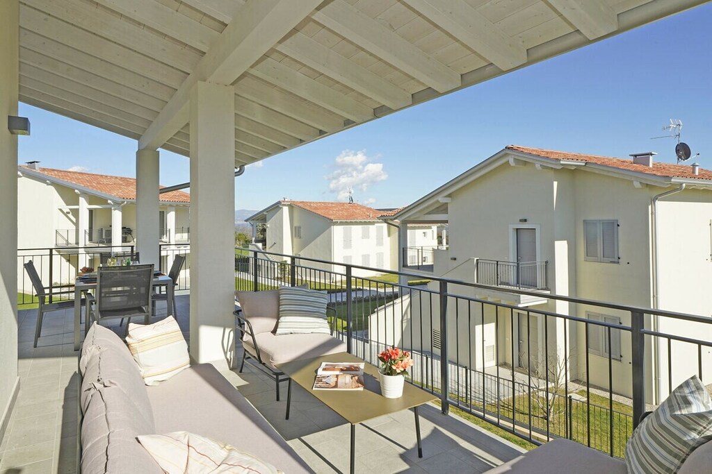 The apartment, located on the second floor and accessible on foot, opens onto the spacious living room, furnished with a comfortable double sofa bed, TV, dining table and a well-equipped open plan kitchen with oven, dishwasher, microwave, toaster and American coffee machine. From here, guests have access to the splendid terrace, furnished with a set of outdoor sofas and a dining table, perfect for enjoying delicious meals al fresco. The sleeping area consists of two bedrooms, both furnished with a queen-size bed each, one of which has an en-suite bathroom with shower. A second bathroom with shower completes the layout.
Guests enjoy amenities such as air conditioning in all rooms, independent heating for colder days and free WiFi.
Guests benefit from a garage on the property.
The communal pool is open from May 1st to September 30th. A swimming cap might be required.