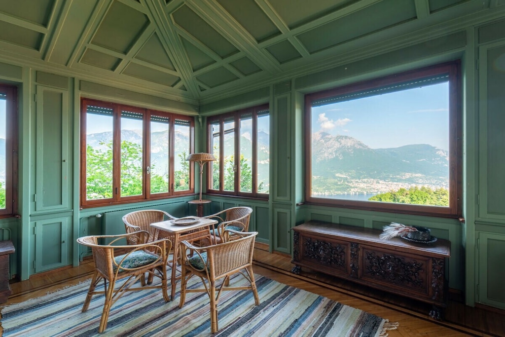 Villa in Civenna with Balcony