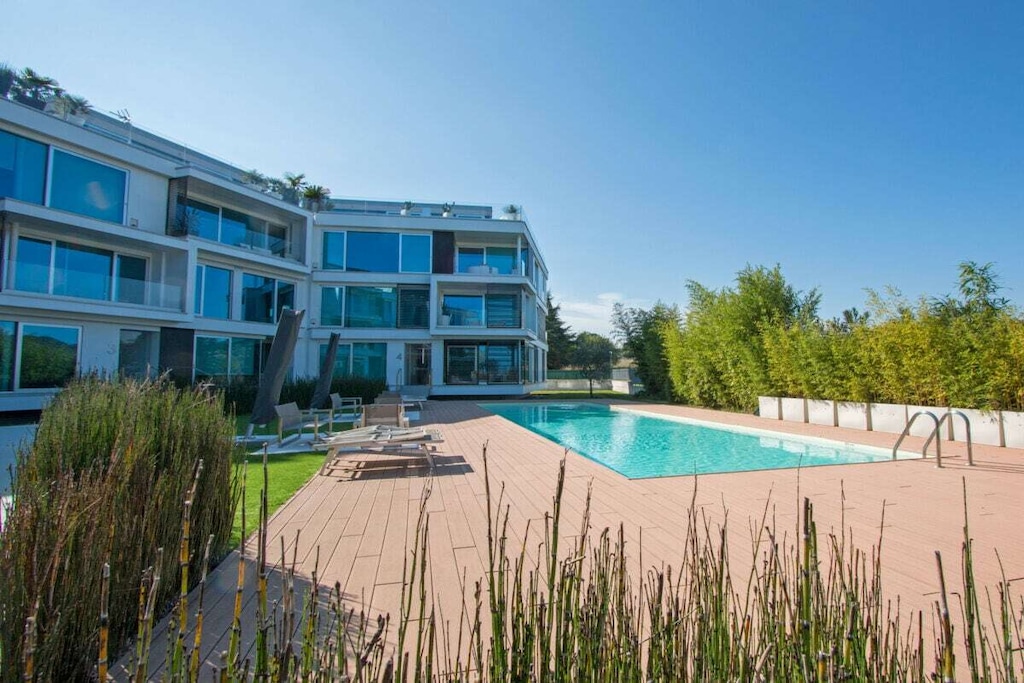 Bristol Exclusive 2/5