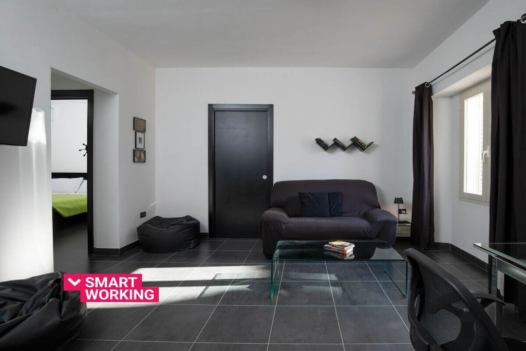 The apartment is located on the ground floor and opens onto the living area, furnished with a double sofa, TV and dining table. From here guests have access to the fully equipped kitchen with electric oven, espresso machine and kettle. The sleeping area consists of two bedrooms, both furnished with bedside tables and a wardrobe: the first with a double bed and TV, the second with two single beds. A bathroom with shower completes the furnishings.
Guests have at their disposal a washing machine, iron, air conditioning and free Wi-Fi.
Guests benefit from an outdoor parking space in front of the house.