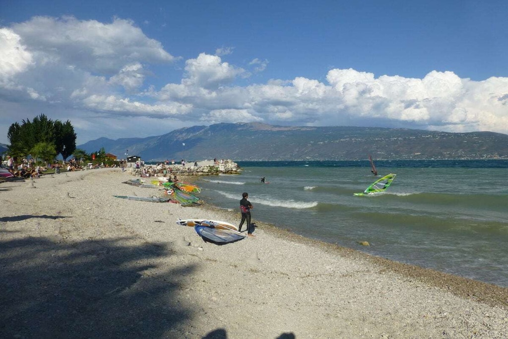 On the 1st floor: (Living/diningroom(Sofa, TV, dining table), bedroom(Bed Linen, Wardrobe, double bed), bedroom(Bed Linen, Wardrobe, double bed), bathroom(Mirror, toilet, shower, washbasin, bidet, Towels incl.))\n\nHot Water, Vacuum Cleaner, Internet access, Internet access, washing machine, bicycles available, ironing board, iron, drying cabinet