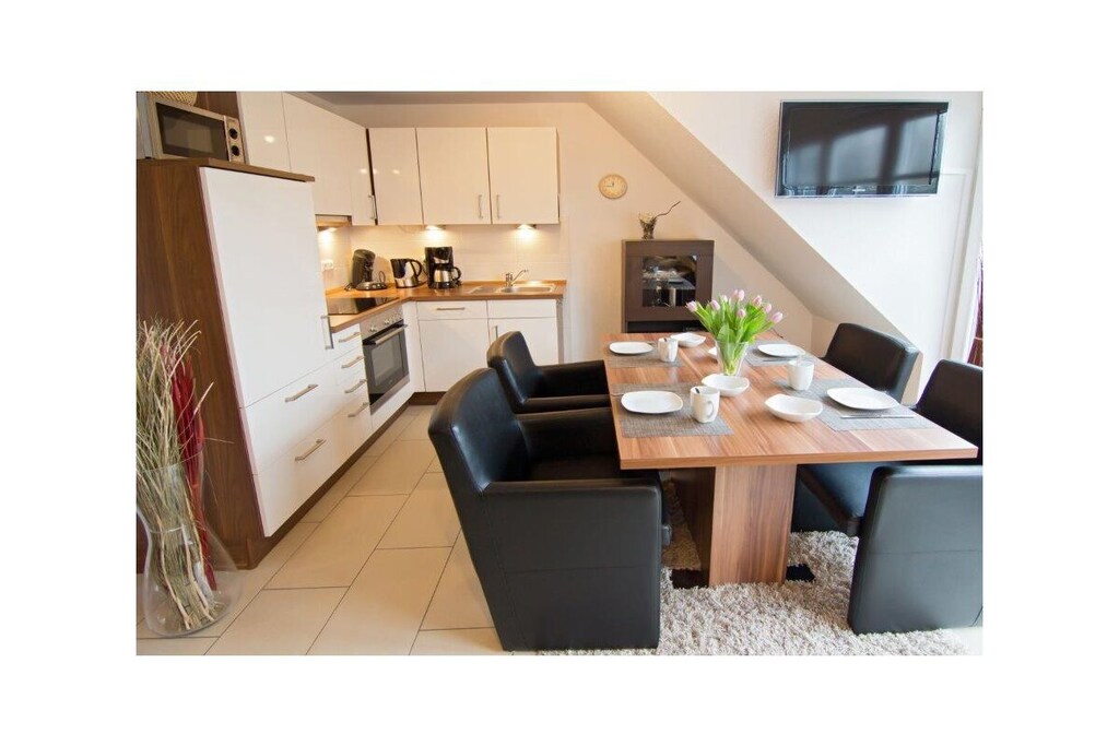 Holiday apartment Auszeit
Treat yourself to a break from everyday life. This exceptional holiday apartment for four people invites you to do just that.
It is probably the many small luxurious details that make the holiday apartment Auszeit a very special property. This includes the comfortable leather couch in the living and dining area, where you can relax and enjoy the evening hours. A flat-screen TV including satellite reception and DVD player as well as a music system with USB connection provide the desired entertainment. Or come together for a cozy gathering at the dining table.
In the kitchen you have everything you need, including modern electrical appliances, cooking and dining utensils. Of course, a dishwasher is also part of the comfort.
Two bedrooms offer space for four people. The first, which is on the same level as the living area, has a large double bed. The second bedroom with two single beds is located in the attic. The sloping ceilings make it particularly cozy. There is also a flat-screen TV here, so that the older children can also retreat.
The entire property has underfloor heating. Even a harsh climate is no problem here.
Enjoy the hours of sunshine in your own beach chair on the balcony of the holiday apartment. Here you are protected from the wind and can enjoy the unique climate to the full.
For a carefree start to your holiday, book our linen package. This consists of bed linen, towels, shower mats, tea towels and a service set (toilet paper, dishwasher tablets, garbage bags, dish brush, cleaning cloths and other little helpers for a carefree start to your holiday.