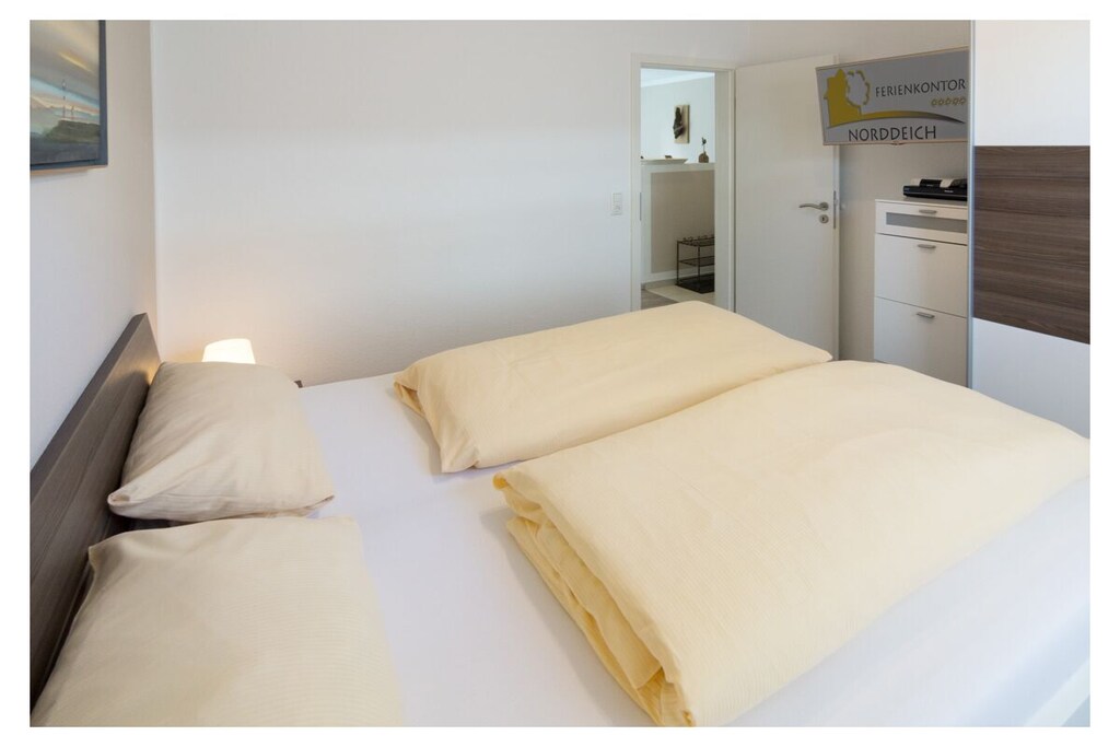 Ground floor: (Living room(TV, heating), Kitchen(hob, electric kettle, toaster, coffee machine, oven, microwave, dishwasher, fridge, freezer, high chair), Living/diningroom, bedroom(double bed, cot), bathroom(shower, washbasin))\n\nInternet Access DSL, Vacuum Cleaner, hallway(Wardrobe Coatrack), storage, Internet access, Internet access, washing machine, terrace, bicycles available, iron, drying cabinet, parking (paying)