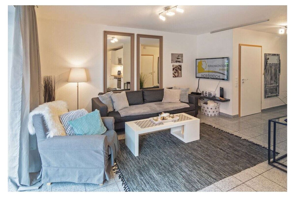 Holiday apartment Dünenrose
Anyone who assumes that a holiday apartment is sober and impersonal will quickly be proven wrong by this beautiful property. The holiday apartment Dünenrose lives up to its name. The apartment is located right behind the dune on the extensive beach of Norddeich and leaves nothing to be desired for two to three people with a maximum of one child (baby or toddler).
All rooms are cozy and furnished with great attention to detail. In addition, the Dünenrose has all the technical comforts. There are modern flat screen TVs in both the living room and the bedroom with the beautiful four-poster bed. Of course, you also have a satellite system and DVD player as well as a music system at your disposal.
The kitchen also has everything your heart desires. In addition to the usual cooking utensils, you will find all electrical appliances here, including a microwave and dishwasher. In the bathroom, the underfloor heating ensures homely comfort even on cold days.
Enjoy the immediate proximity to the beach. You can end the evening on the terrace.
For a carefree start to your vacation, book our linen package. This consists of bed linen, towels, shower mats, tea towels and a service set (toilet paper, dishwasher tablets, garbage bags, dishwashing brush, cleaning cloths and other little helpers for a carefree start to your vacation.