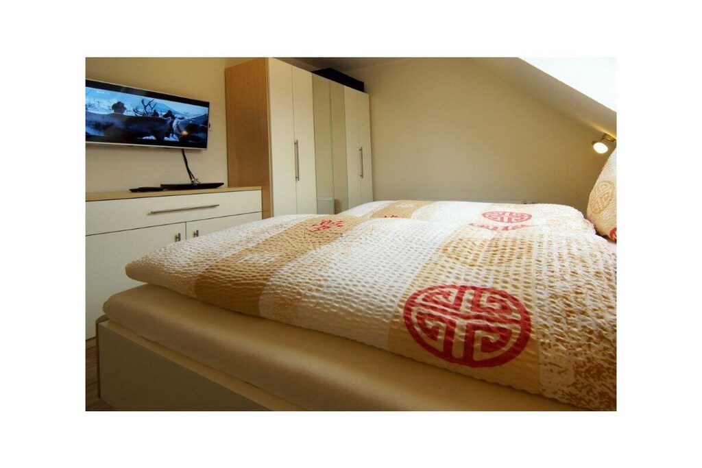 On the 1st floor: (Living room(DVD player, radio, heating), Kitchen(hob, electric kettle, toaster, cooker, coffee machine, oven, microwave, dishwasher, fridge, freezer), bedroom(Wardrobe, double bed, children\'s bed), bedroom(Wardrobe, double bed, children\'s bed), bathroom(shower, washbasin, hairdryer))\n\nAttic: (bedroom(double bed))\n\nInternet Access DSL, Vacuum Cleaner, hallway(Wardrobe Coatrack), Internet access, Internet access, tumble dryer, washing machine, balcony(balcony), garden furniture, iron, drying cabinet, parking (paying)