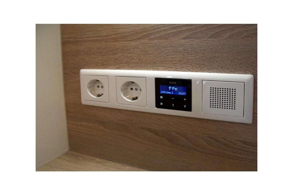 Holiday apartment Palstek
Feel at home - or maybe even more comfortable. The cozy holiday apartment Palstek offers the ideal basis for this. When redesigning this holiday apartment, great importance was placed on high-quality and at the same time cozy furnishings. Two people, possibly with a baby or toddler, will find enough space here to spend a wonderful holiday.
There is no lack of comfort. The living room has been equipped with a flat screen TV, satellite TV, DVD and CD player. The modern fitted kitchen has everything you could wish for, from a built-in oven with ceramic hob to a microwave and dishwasher.
In the bedroom, guests can make themselves comfortable on a box spring bed. Of course, there is sufficient storage space in the wardrobes and coat hangers. If required, a baby travel cot is available, which can be accommodated here.
Even in a harsher coastal climate, you can feel completely at home here. This is not least ensured by the separately adjustable underfloor heating, which extends over the entire property.
The bathroom is also in absolutely new condition and has everything you need. A washing machine is also available and noticeably increases travel comfort.
Make yourself comfortable on the terrace in a beach chair and enjoy the soothing North Sea air or go for a bike ride on the ladies' bikes that are available for free.
For a carefree start to your vacation, book our laundry package. This consists of bed linen, towels, shower mats, tea towels and a service set (toilet paper, dishwasher tablets, garbage bags, dish brush, cleaning cloths and other little helpers for a carefree start to your vacation.