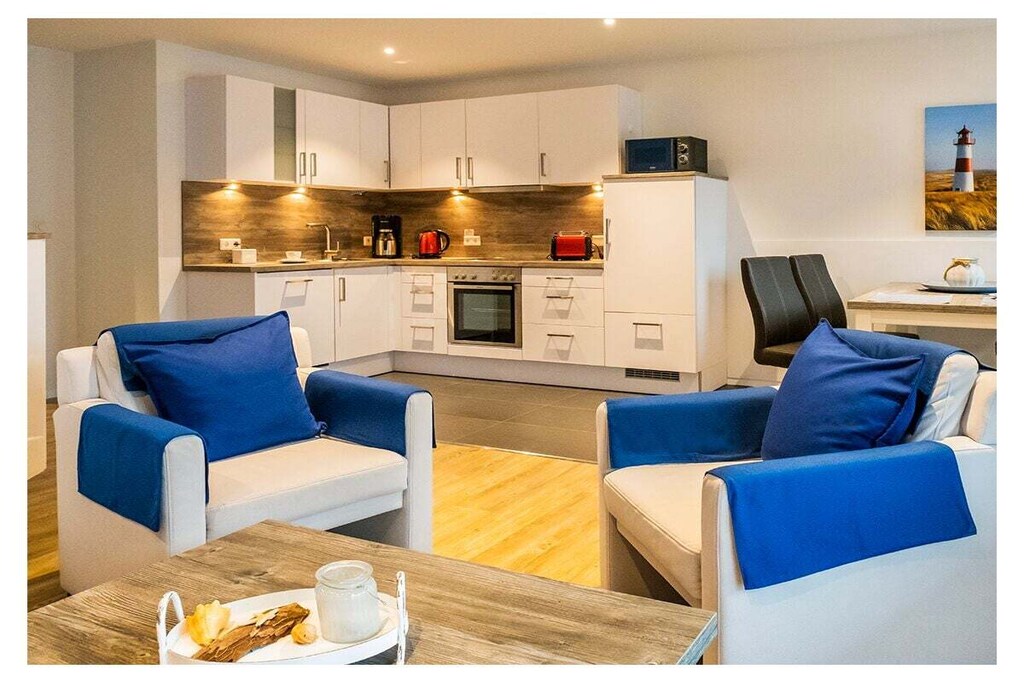 Norddeich Perle 3
The Norddeich Perle 3 holiday apartment is a real highlight.
The high-quality apartment, which was completed at the beginning of 2017, enjoys a prime location: Here you live in the immediate vicinity of the dike and beach, as well as the lively town center with numerous shops and varied restaurants, as well as the harbor with the ferry docks to Juist and Norderney.
Up to four people can enjoy maximum comfort in the holiday apartment. All rooms are equipped with underfloor heating and electric blinds.
The heart of the holiday apartment is the spacious kitchen, dining and living area. A noble mix of materials in subtle, warm colors dominates here. The seating area exudes comfort and invites you to linger. In addition to the usual cooking utensils and appliances, the chic fitted kitchen also houses additional comforts such as a microwave and a dishwasher.
Two bedrooms offer undisturbed night's sleep. One of them is equipped with a double bed, the other with two single beds. A travel cot can be set up in both rooms for a baby or toddler who may be travelling with you. Both the living area and the bedrooms have been equipped with a new flat-screen TV including satellite TV.
A special highlight is the large, modern bathroom. There is a spacious floor-level glass shower here. A towel dryer and integrated underfloor heating also contribute to the cozy ambience.
Your holiday apartment also has its own balcony with an electric awning, which is also perfectly equipped for your stay.
Prices apply for occupancy by 2 people; each additional person aged 6 and over costs €5.00 per day.
For a carefree start to your vacation, book our linen package. This consists of bed linen, towels, shower mats, tea towels and a service set (toilet paper, dishwasher tablets, M