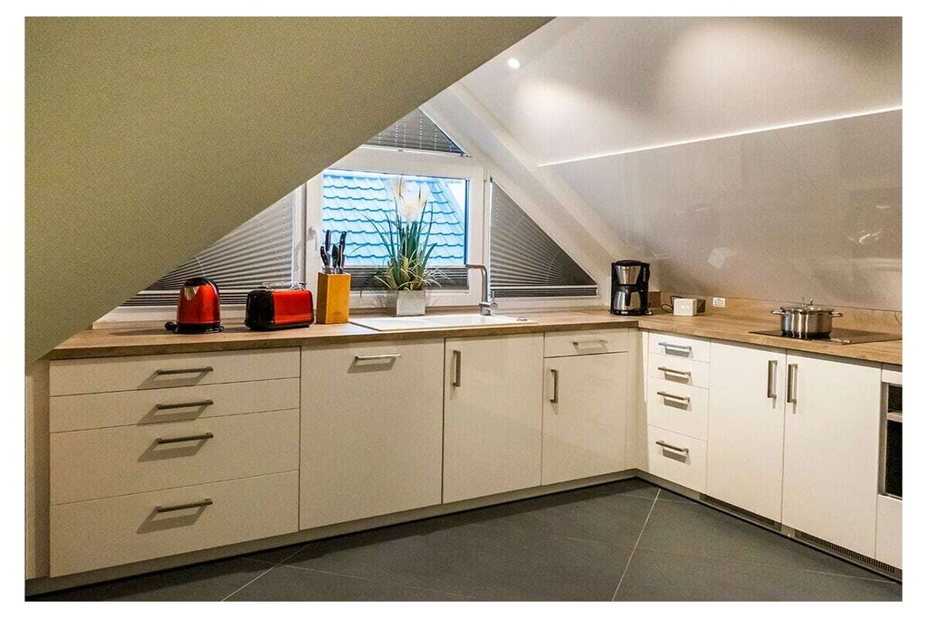 Ground floor: (hallway, Living room, Kitchen(electric kettle, cooker, coffee machine, oven, microwave, dishwasher, fridge, freezer), bedroom, bedroom, bathroom(shower, toilet, hairdryer))\n\nInternet Access DSL, Vacuum Cleaner, Internet access, washing machine, balcony(balcony), garden furniture, parking, iron, drying cabinet