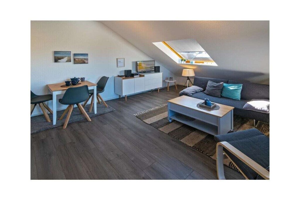 Holiday apartment Watt'n Blick, Deichstraße 14, Norden
Enjoy a perfect feel-good holiday in your holiday home in Norddeich. The popular district of the East Frisian town of Norden offers everything you need for a successful combination of relaxation and variety. Just a few meters on foot and you have walked over the dike and are enjoying the wonderful sandy beach and the refreshing breeze of the North Sea. It is also just a few steps to the small but lively center of Norddeich with its shops and attractive restaurants.
The holiday apartment
Your holiday apartment is on the second floor of an apartment building on Deichstraße and was completely renovated in January and February 2022, directly behind the dike. You can easily reach your home via the staircase. Your parking space is right outside the door.
You will notice why the play on words Watt'n Blick was chosen as the name for this apartment when you get to the top and look out of the window. You can enjoy the perfect view of the dike. In addition to this wonderful view, the holiday apartment offers you inviting comfort and functionality - ideal for three people. The heart of the apartment is the spacious living, dining and cooking area with a new kitchen. Here you can relax on the comfortable sofa bed or the cozy armchair, watch TV or try out one of the board games available.
You can eat your meals at the dining table with matching chairs. In the integrated kitchenette you will find everything you need for cooking together: a stove with four hotplates, an oven, a refrigerator, a dishwasher, a coffee machine, a toaster and plenty of dishes, glasses and cutlery.
A door from the living area leads you directly to the balcony. Here you can relax in the existing seating area and enjoy the soothing North Sea air.
The second room of the holiday apartment also leads out to the balcony: the