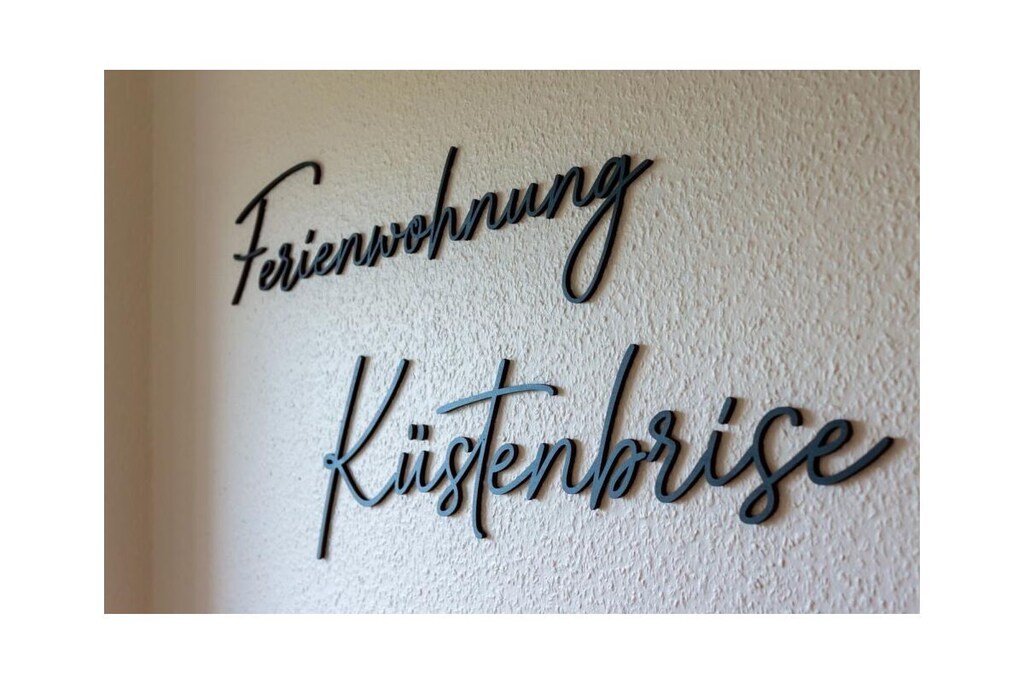 Holiday apartment Küstenbrise
Norddeich, a district of the northern German town of Norden, is a popular travel destination at any time of year. The extensive Norddeich sandy beach is unique and invites you to walk, swim, relax or even do sports. Depending on the season, you will meet a wide variety of people on the beach, take mudflat tours under the expert guidance of Norddeich mudflat guides, experience the annual kite festival or be enchanted by the crackling of the Easter fire. There are many opportunities, and you will definitely enjoy your stay. This is certainly all the more true if you spend your time directly behind the dike in this particularly beautiful holiday apartment.
Just a few meters behind the dunes, the holiday apartment Küstenbrise awaits you, which extends over two floors. You will find space here with the large family or with a nice group of friends. The apartment is best suited for four to six people. There are three bedrooms at your disposal. All bedrooms are furnished in a friendly and bright style - a successful combination of modern furnishing style and North German country house charm. You will find everything very well maintained and in excellent condition. The master bedroom on the upper floor of the holiday home has a double bed and a very spacious wardrobe. On the same floor is the second bedroom, which is furnished with two single beds. A narrow wooden staircase takes you to the attic, the second floor of your holiday home. Here you will find a cozy bedroom with two single beds. Although this bunk under the roof does not offer you much space, it is all the more cozy.
There is enough space for everyone in the living and dining area. The open kitchen is bright and inviting - ideal for cooking together when you don't feel like going to a restaurant. The living area also has a tasteful mix of country and country furniture.