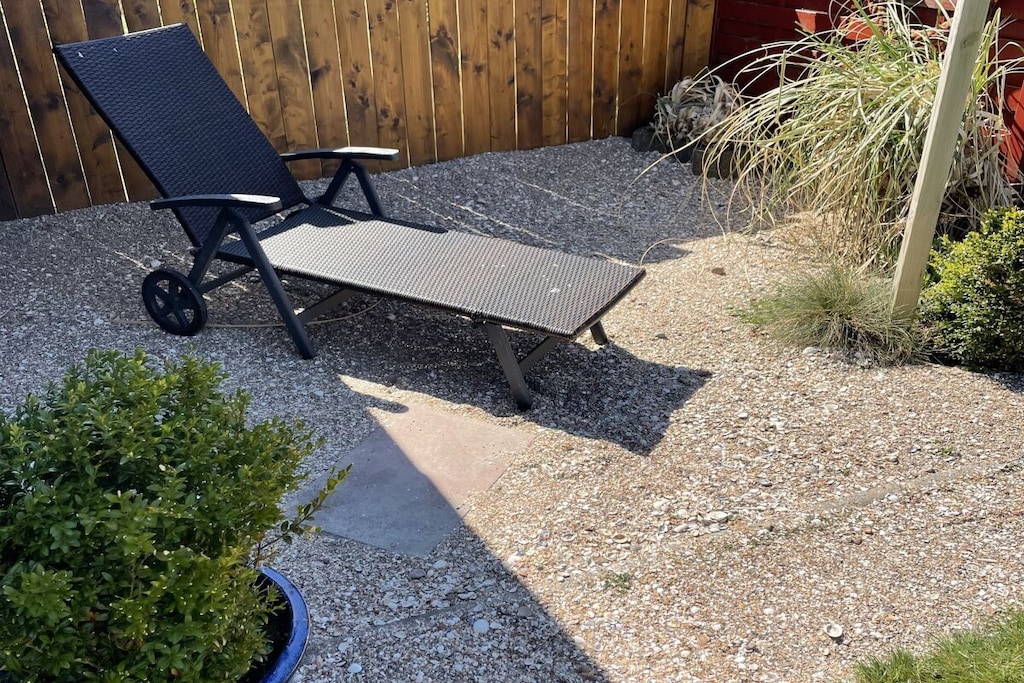 Ground floor: (Living room(single sofa bed, TV, DVD player, Blu-ray player, CD player), Kitchen(dining table, stove, electric kettle, cooker, coffee machine, oven, microwave, fridge, freezer), bedroom(single bed, single bed, radio), bedroom(double bed, TV, radio), bedroom(single bed), bathroom(shower, washbasin, toilet))\n\nVacuum Cleaner, guest toilet, washing machine, terrace(Sun Umbrella, garden furniture, sun loungers, awning), parking