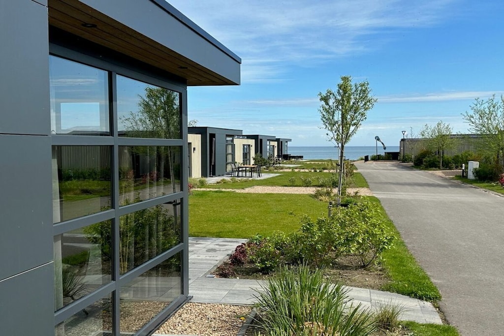 Sunrise with show kitchen on the IJsselmeer