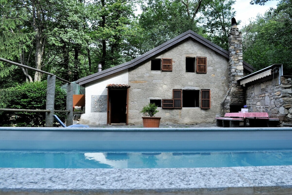 Typical, romantic Ticino cottage