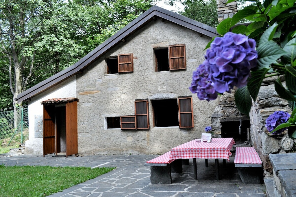 Typical, romantic Ticino cottage