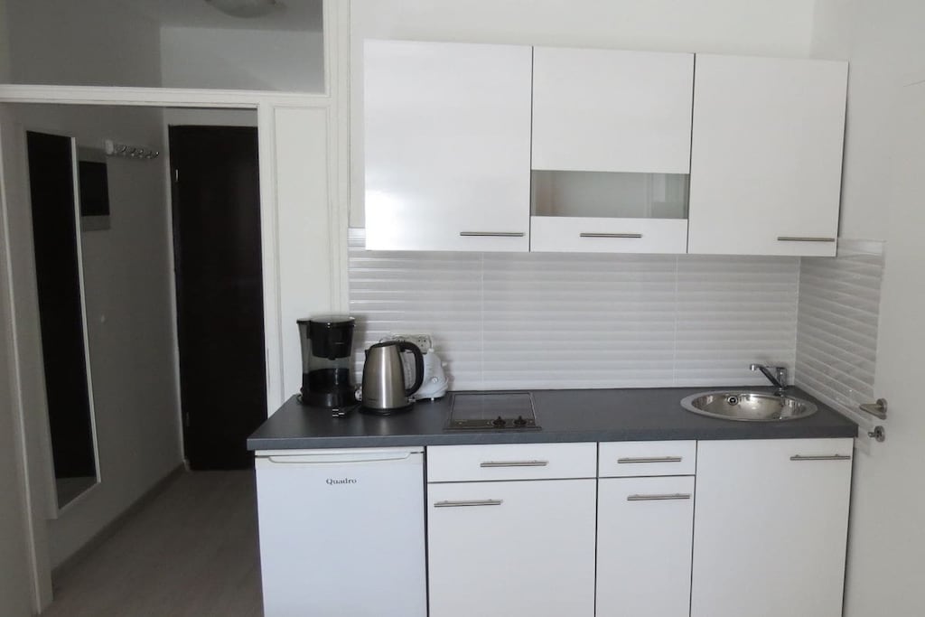 On the 3rd floor: (hallway(Mirror, Wardrobe Coatrack), Kitchen(hob, cooker, fridge, air conditioning), Living/diningroom(Sofa, TV, dining table, air conditioning), bedroom(Bed Linen, Wardrobe, double bed, double bed), bedroom(Bed Linen, Wardrobe, single bed, single bed), bathroom(Mirror, toilet, shower, washbasin))\n\nHot Water, Internet Access DSL, Vacuum Cleaner, Internet access, Internet access, balcony(garden furniture), bicycles available