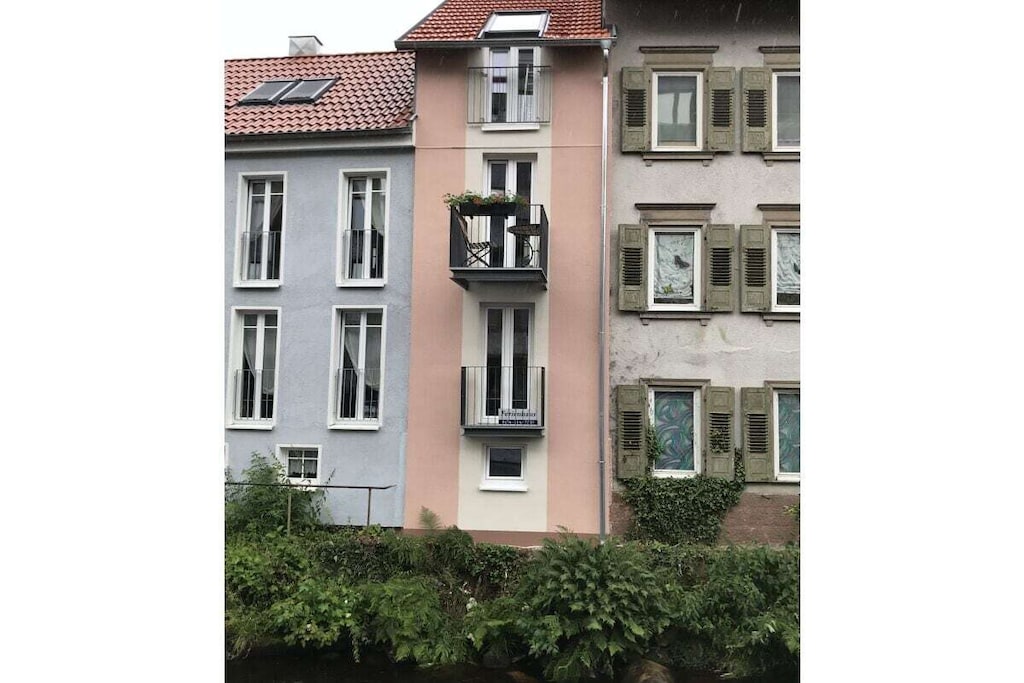 348237