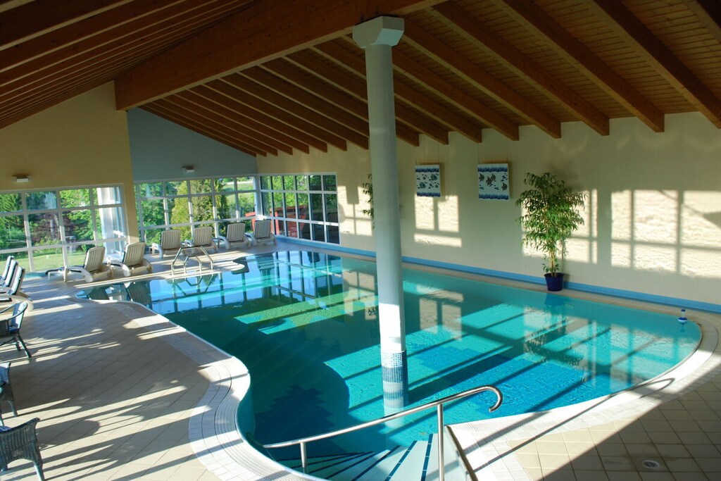 Ground floor: (hallway(Mirror), Living room(Sofa, TV, radio), Kitchen(Egg Cooker, Tea Towels, Kitchenette, dining table, stove, hob, electric kettle, coffee machine, oven, microwave, dishwasher, fridge, freezer), bedroom(Bed Linen, Wardrobe, double bed, TV), bathroom(Make Up Mirror, Mirror, toilet, shower, washbasin, heating, hairdryer, Towels incl.))\n\nSafe, Vacuum Cleaner, relaxation area(swimming pool), garage, Internet access, First Aid, heating, garden(Lawn, garden furniture, sun loungers, pond, Garden shed), parking, bicycles available, telephone