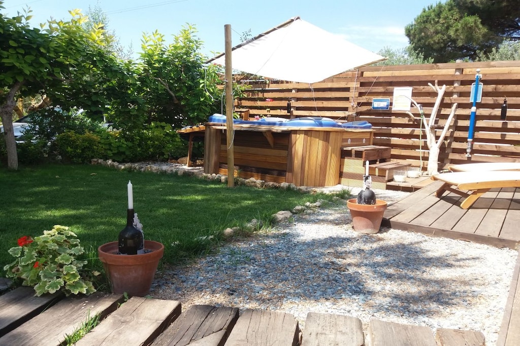 Ground floor: (Living room(Armchair), Kitchen(TV, toaster, coffee machine, microwave, dishwasher, freezer), bedroom(double king size bed), bathroom(Armchair, Bed Linen, Desk, Fan, Make Up Mirror, Mirror, Spices, Wardrobe, Wardrobe Coatrack, toilet, outdoor shower, Barbecue center, Lawn, TV, dining table, electric kettle, cooker, cooker, coffee machine, microwave, freezer, hot tub, shower, washing machine, sun loungers, hairdryer))\n\nHot Water, relaxation area(hot tub), Internet access, Internet access, First Aid, tumble dryer, terrace, garden(Barbecue center, Lawn, sun loungers), ironing board, iron