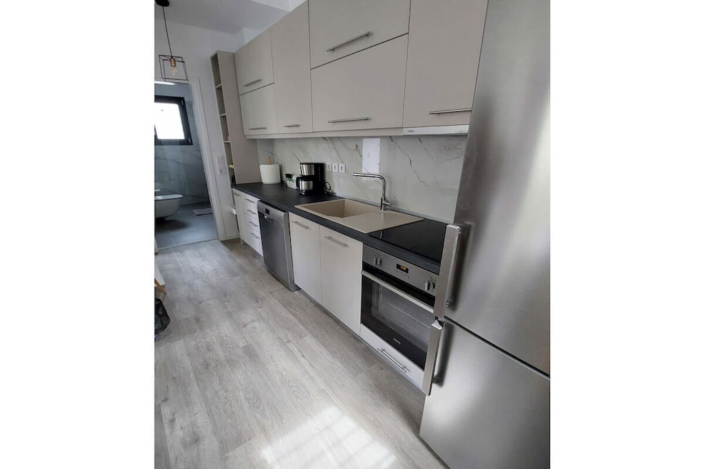 Ground floor: (Living room(double sofa bed, TV), Kitchen(dining table, stove, hob, coffee machine, oven, dishwasher, fridge, dishes and cutlery), bedroom(Bed Linen, Wardrobe, double bed, TV), bathroom(Mirror, toilet, shower, washbasin))\n\nHot Water, Internet Access DSL, Internet access, Internet access, washing machine, balcony, heating, parking