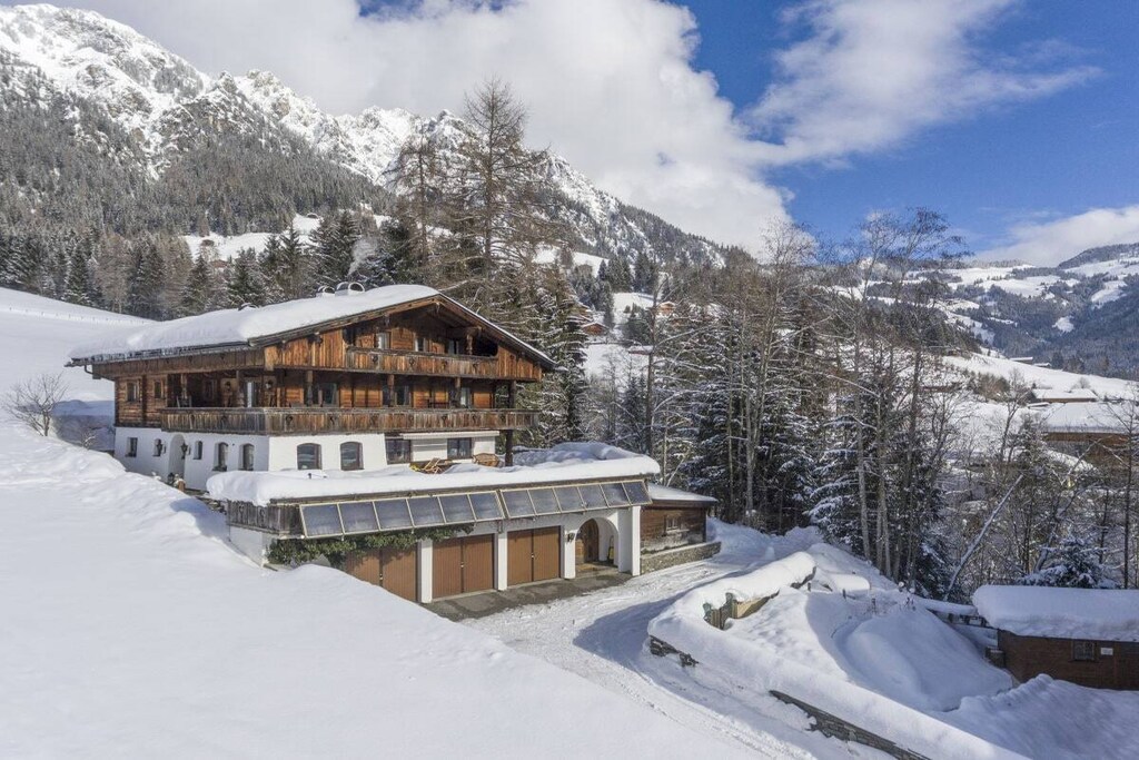 Welcome to Landhaus Alpbach!
In 2017 we renovated our Apartment I for you. Equipped with high-quality natural solid wood furniture, these now shine in a modern, comfortable ambience with great attention to detail.
As a guest in our Landhaus Alpbach, you can enjoy wonderful holidays in a very special environment. Alpbach is considered the most beautiful village in Austria and is widely known for its traditional architectural style and the houses decorated with wonderful flowers.
Our Landhaus Alpbach is in a very sunny and quiet location, approx. 650 m from the center of Alpbach, with a wonderful panoramic view of the Wiedersbergerhorn and the Galtenberg.
We look forward to seeing you....
Your family Daxenbichler