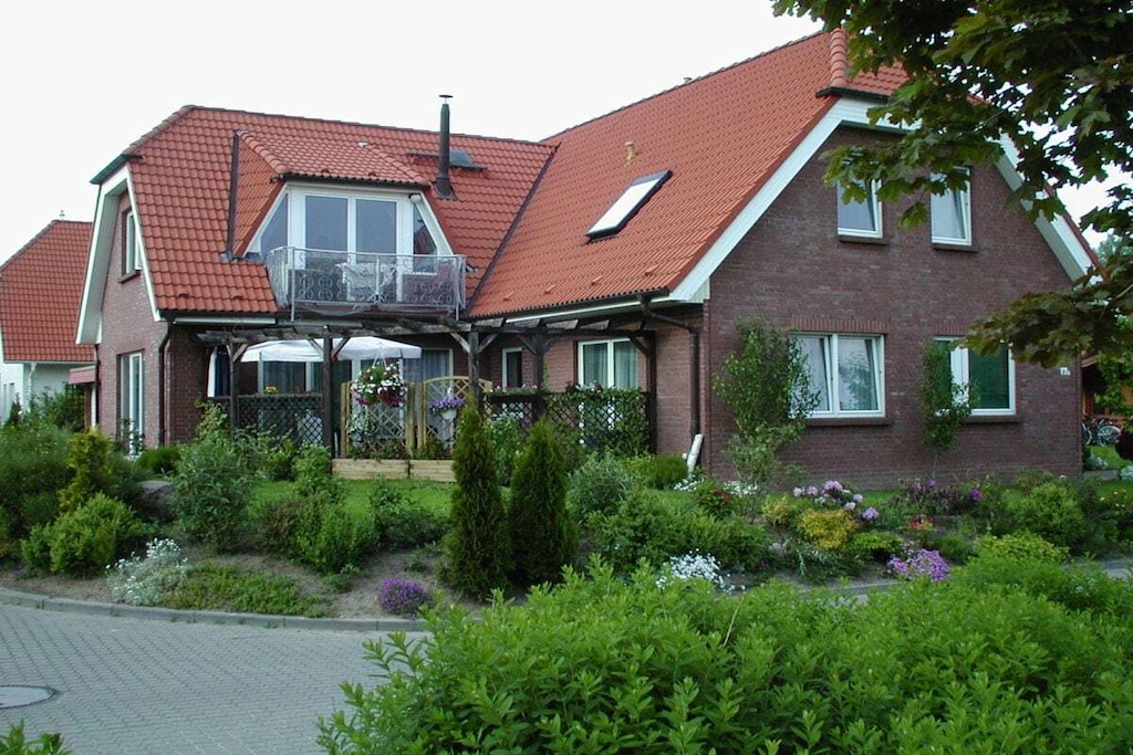 201045