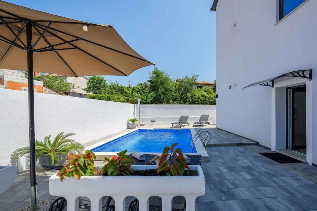 Holiday apartment in Kukci with swimming pool