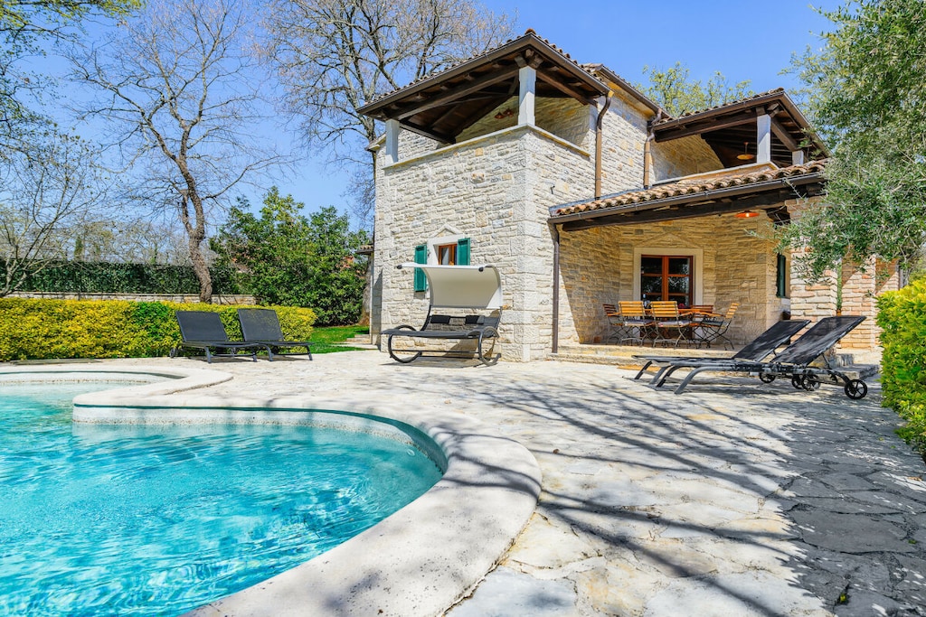 Villa in Banki with swimming pool