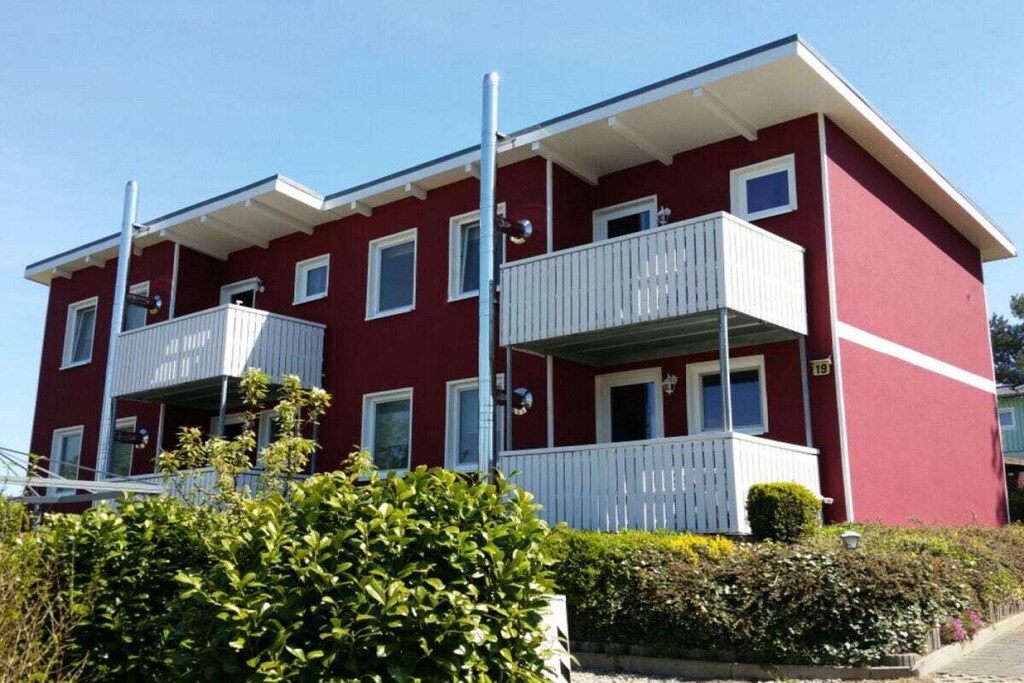 We warmly welcome you to the holiday apartment at the PONTUS holiday complex, nestled in the natural paradise of the Mecklenburg Lake District!

The apartment is comfortably and cozily furnished, features a fireplace, and is ideal for two people. A large pull-out couch is available in the living room for a third or fourth guest. Your dog is also welcome in this apartment (upon request).

Our apartment features a living/dining area, an open-plan kitchen with a fireplace, a bedroom with a double bed, a bathroom with a shower and toilet, and a balcony. From here, you can enjoy the sunset.

Fly screens are provided.

The complex was built in 2008-2009 and renovated in 2017.