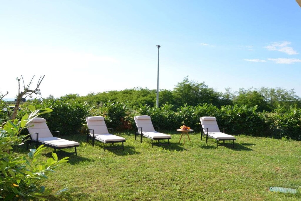 Ground floor: (Living room(Armchair, Games, Sofa, library, TV, stove, air conditioning, insect screens), Kitchen(Spices, Tea Towels, dining table, hob, electric kettle, toaster, coffee machine, oven, dishwasher, fridge, freezer, freezer, air conditioning, insect screens, Food processor), guest toilet(Mirror, toilet, washbasin, washing machine))\n\nOn the 1st floor: (bedroom(Bed Linen, Desk, Wardrobe, library, double bed, TV, air conditioning, insect screens), bedroom(Bed Linen, Desk, Wardrobe, library, double bed, TV, air conditioning, insect screens), bedroom(Bed Linen, Desk, Wardrobe, library, single fold-away bed, double sofa bed, TV, air conditioning, insect screens), bathroom(Make Up Mirror, Mirror, toilet, shower, shower, washbasin, air conditioning, insect screens), bathroom(Make Up Mirror, Mirror, toilet, shower, shower, washbasin, air conditioning, insect screens))\n\nHot Water, Safe, Vacuum Cleaner, Internet access, Internet access, First Aid, washing machine, balcony(garden furniture), terrace(Barbecue center, fireplace, garden furniture), garden(Lawn, garden furniture, sun loungers), parking, ironing board, iron, drying cabinet