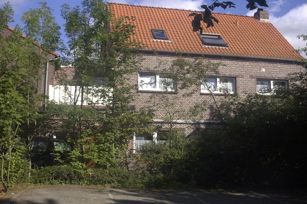 230930