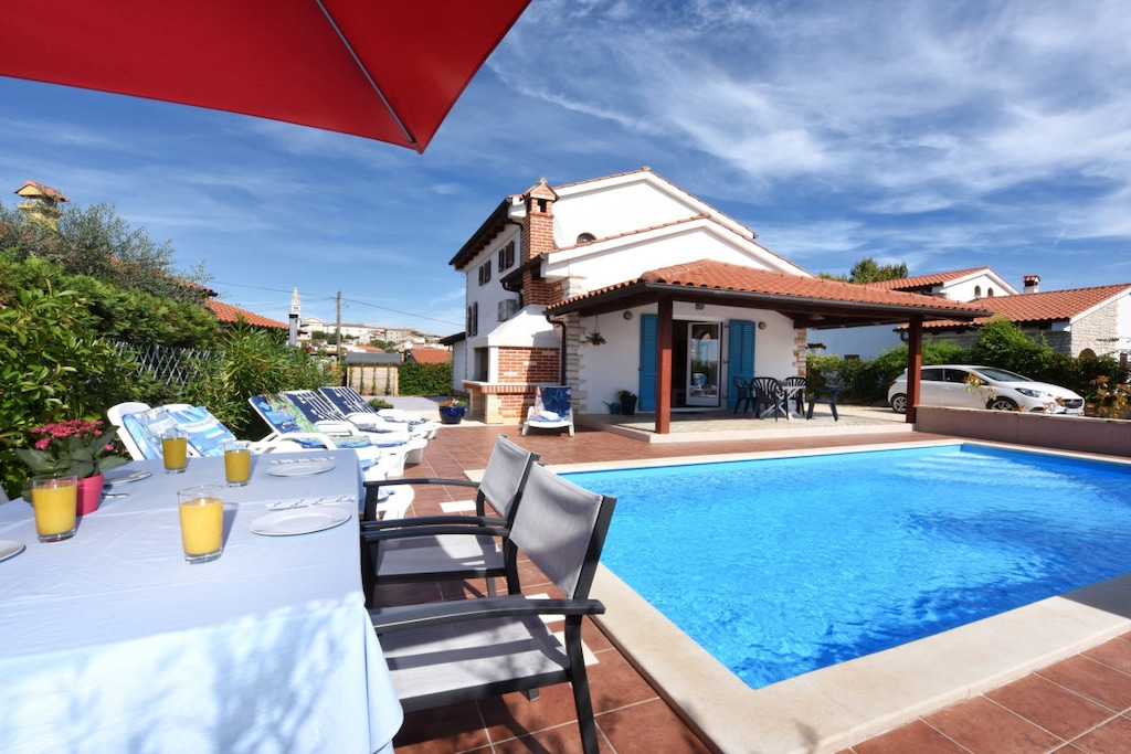 Holiday home in Višnjan with swimming pool