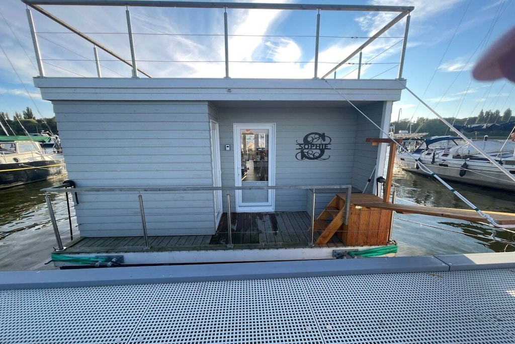 Houseboat in Stralsund with swimming pool