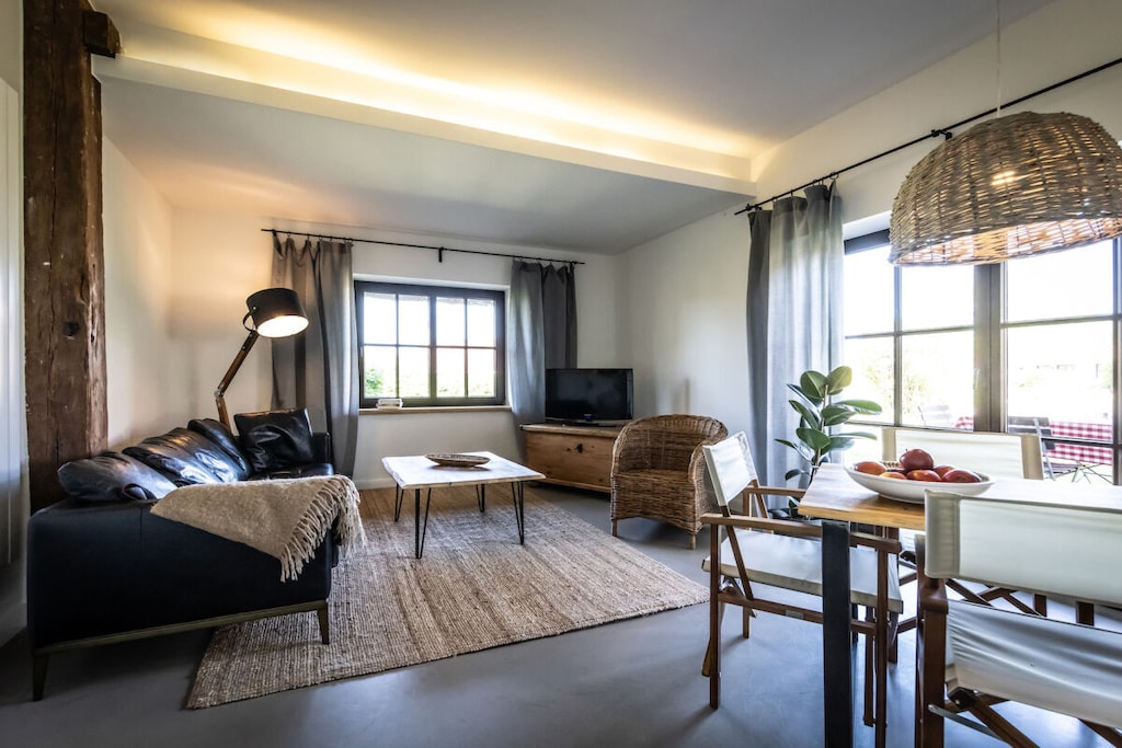 On the 1st floor: (Living/bed room(Armchair, double sofa bed, TV), bathroom(Mirror, toilet, shower, washbasin))\n\nKitchen(dining table, hob, electric kettle, cooker, coffee machine, oven, dishwasher, fridge, dishes and cutlery), bedroom(double bed), Internet access, Internet access, garden(Barbecue center, Lawn, garden furniture, Garden shed)