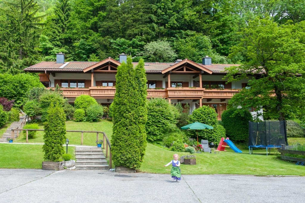 216586