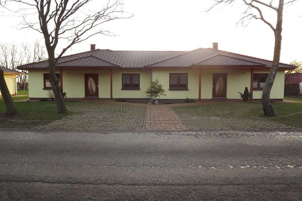 The holiday apartment is approximately 80 m² and suitable for 4-6 people.

Pets are welcome upon request.

The modern holiday apartment is wheelchair accessible.

The spacious living and dining area and the fully equipped kitchen with dishwasher and ceramic hob are complemented by a 10 m² south-facing terrace. Here you can fully enjoy the fresh country air.

For comfortable nights, there is one bedroom with a double bed and one bedroom with two single beds.

The living area is furnished with a sofa bed that can accommodate two additional guests.

Our current availability calendar can be found on our private website.