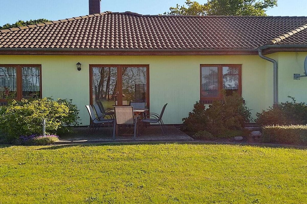 Hot Water, Internet Access DSL, Vacuum Cleaner, Living room(double sofa bed, TV, fireplace), Kitchen(dining table, hob, oven, dishwasher, fridge, dishes and cutlery), bedroom(Bed Linen, Wardrobe, double bed), bedroom(Bed Linen, single bed, single bed), bathroom(Mirror, toilet, shower, washbasin), Internet access, heating, terrace(Sun Umbrella, garden furniture, sun loungers), parking