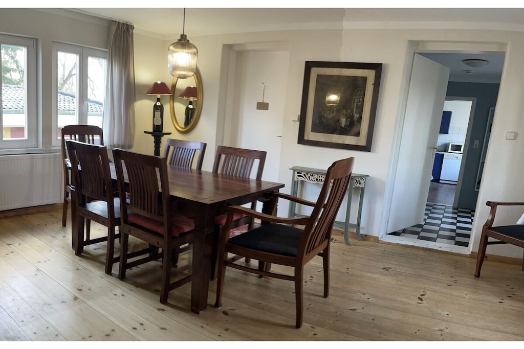 Ground floor: (bedroom(Bed Linen, Wardrobe, single bed, double bed, children\'s bed), bedroom(Bed Linen, Wardrobe, single bed, double bed))\n\nFire Alarm, Hot Water, Internet Access DSL, Vacuum Cleaner, Kitchen(Tea Towels, stove, hob, electric kettle, toaster, coffee machine, oven, microwave, dishwasher, fridge, freezer), Living/diningroom(TV, dining table, seating area, radio, stereo unit), bathroom(Mirror, toilet, shower, washbasin, hairdryer), Internet access, Internet access, washing machine, heating, garden(Barbecue center, Lawn, grill, garden furniture, sun loungers, Garden shed, Swing set), garden(Barbecue center, fireplace, grill, garden furniture, sun loungers, sand pit, Swing set), parking, drying cabinet