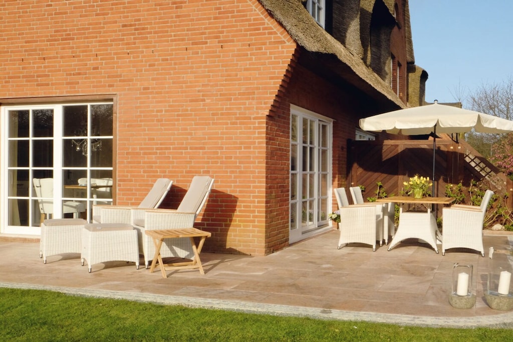 Charming country house style under thatch