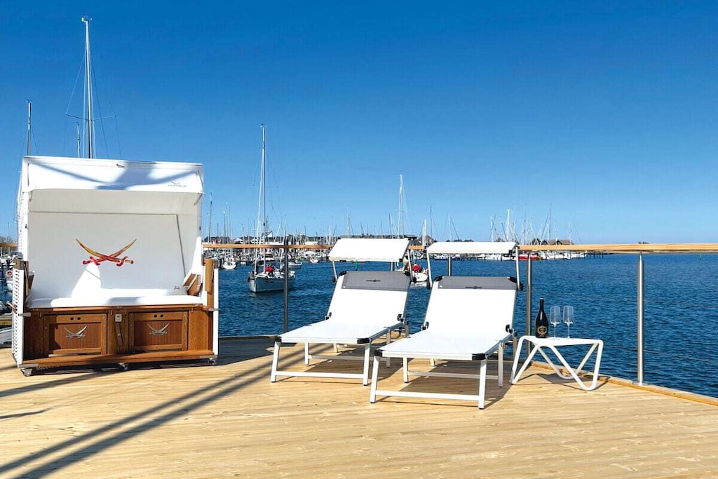 Houseboat STERN V