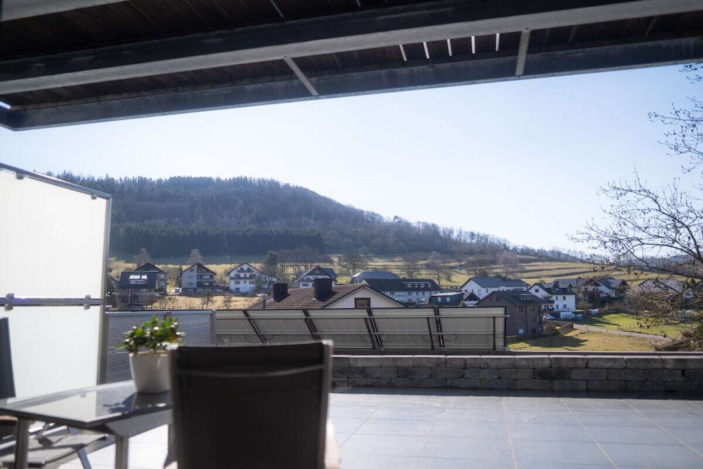 Modern, fully equipped apartment with a large, partially covered terrace.

50 sq m, living room with open-plan kitchen and dining area, bedroom with double bed, bathroom with walk-in shower.

Modern, comfortable & relaxing: Your retreat on Lake Rursee